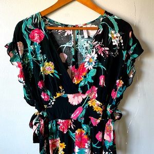 🌸 Floral Butterfly Sleeve Jumpsuit 🌸